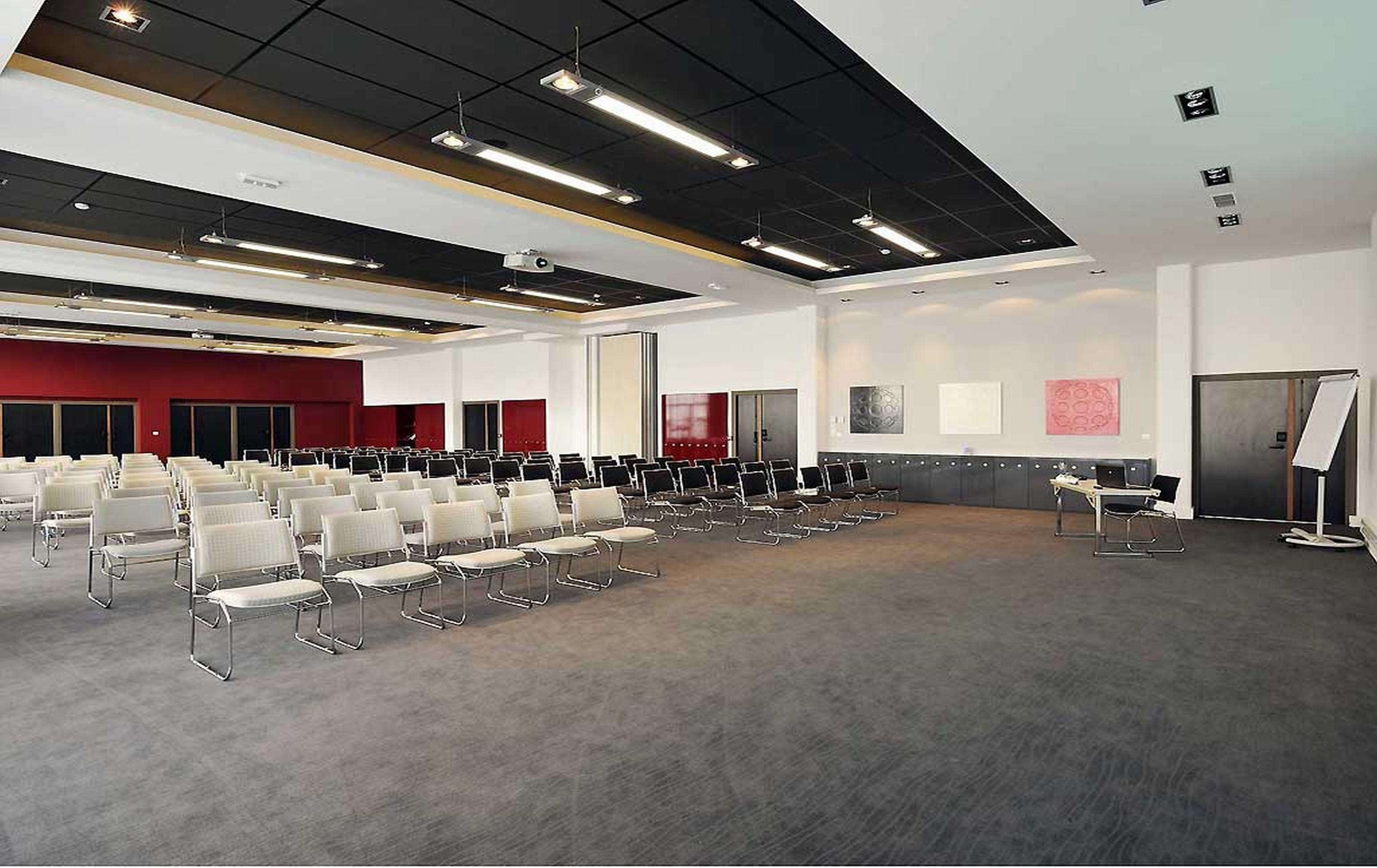 Novotel Centre Hotel 4*